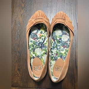 Gianna Bini brown flat